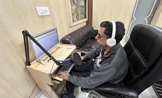 रेडियो उड़ान: उम्मीद, हौसले और सम्मान की आवाज़